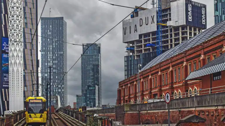 skyscrapers-7779699_1920-768×432.jpg
